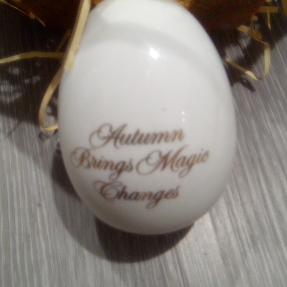 Avon Limited Edition Season Eggs 1984 - Picture 7 of 13